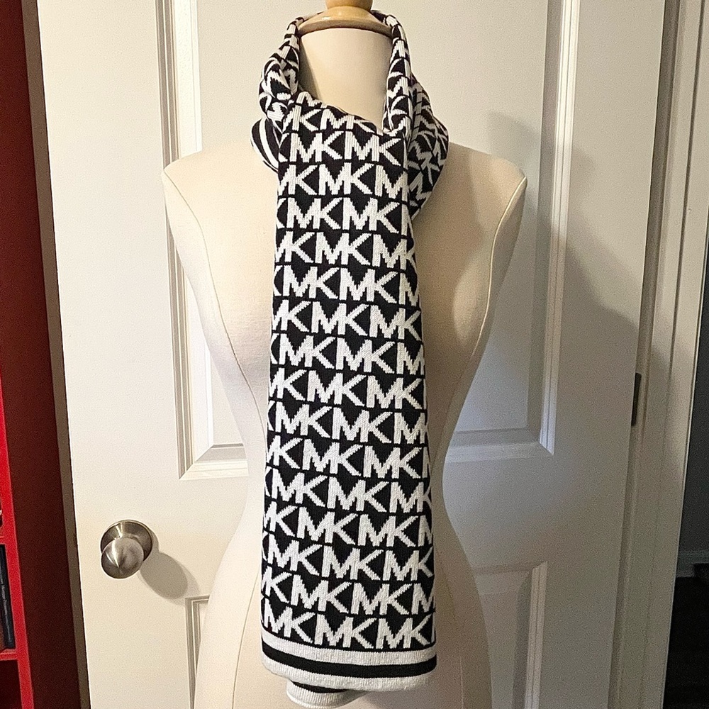 ✨MK✨Scarf